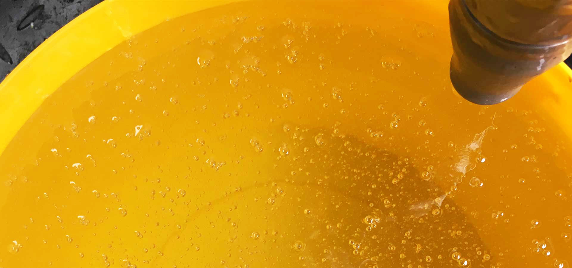 16x APIBIEN Bienenfutter Sirup 25 kg flüssig im EIMER Weizenbasis 16x APIBIEN Bienenfutter Sirup 25 kg flüssig im EIMER Weizenbasis